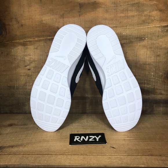 NEW Nike Tanjun Black White - Picture 6 of 7